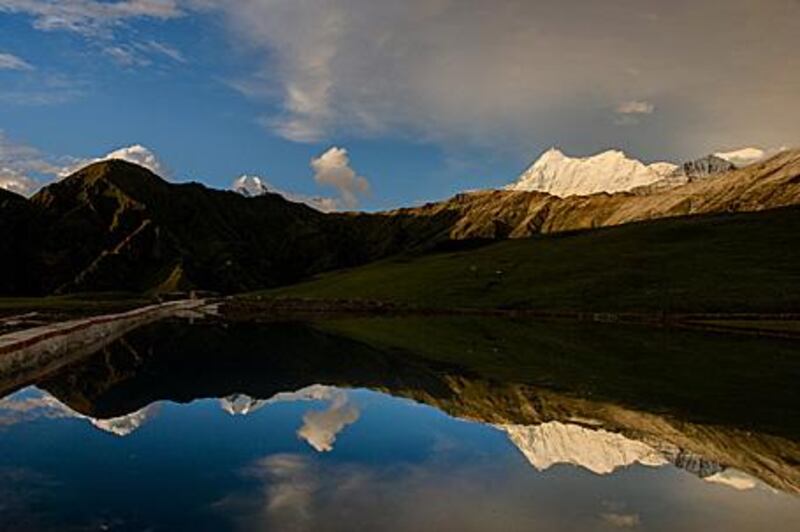 The imposing peaks of the Trishul mountains loom over Bedni Bugyal, a lush meadow with a small lake in its midst. Bedni Bugyal, situated 3,354m above sea level, is an overnight stop on the trek to Roopkund.