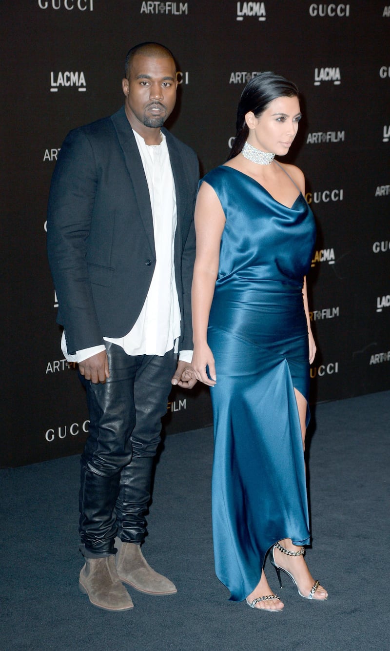 epa04472941 US singer Kanye West (L) and his wife US celebrity personality Kim Kardashian (R) arrive for the 2014 LACMA Art + Film Gala at the Los Angeles County Museum of Art (LACMA) in Los Angeles, California, USA, 01 November 2014. The event honored US artist Barbara Kruger and US director Quentin Tarantino.  EPA/MICHAEL NELSON