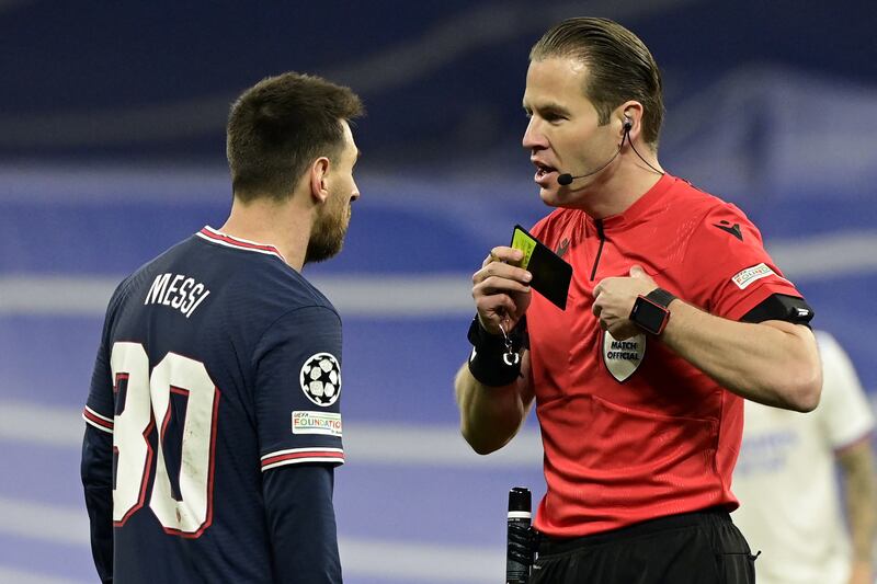 Dutch referee Danny Makkelie talks to Argentinian forward Lionel Messi. AFP