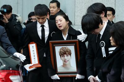 SEOUL, SOUTH KOREA - DECEMBER 21:  Relatives weep during the funeral of Jonghyun of SHINee at the hospital on December 21, 2017 in Seoul, South Korea. The lead vocalist of the K-pop group was found dead, in what is believed to have been a suicide at his apartment on December 18.  (Photo by Chung Sung-Jun/Getty Images)
