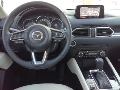 <p>Interior Mazda CX-5</p>
