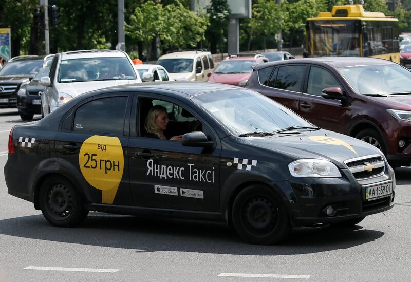 FILE PHOTO: A yandex taxi is seen in central Kiev, Ukraine, May 16, 2017.  REUTERS/Gleb Garanich /File Photo