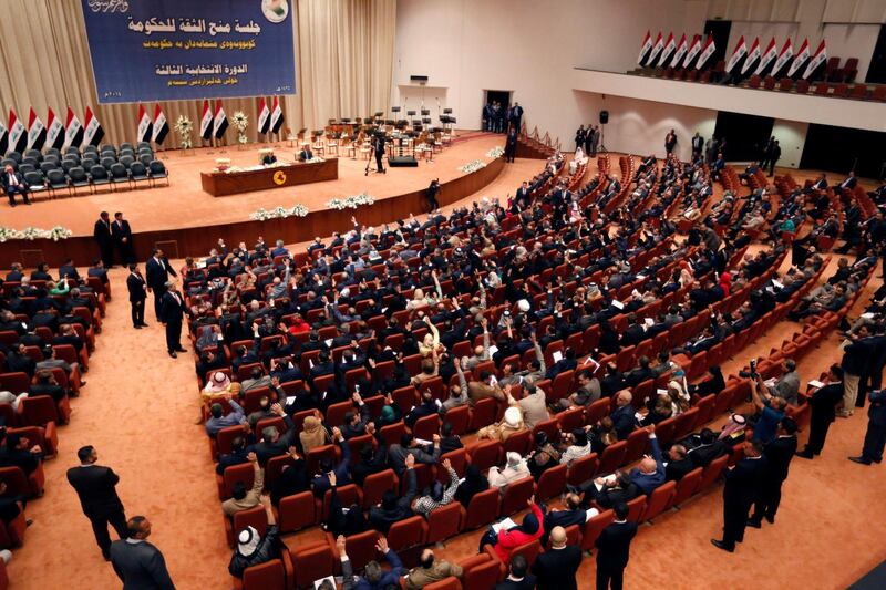 FILE PHOTO: Members of the Iraqi parliament gather to vote on Iraq's new government at the parliament headquarters in Baghdad, September 8, 2014.  REUTERS/Thaier Al-Sudani /File Photo