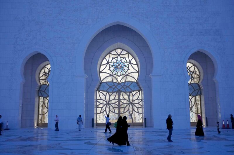 July 31.  Sheikh Zayed Mosque at sunset on the last day before the start of Ramadan for 2011. Worshippers and visitors at the main door to the prayer hall. July 31, Abu Dhabi. United Arab Emirates (Photo: Antonie Robertson/The National)