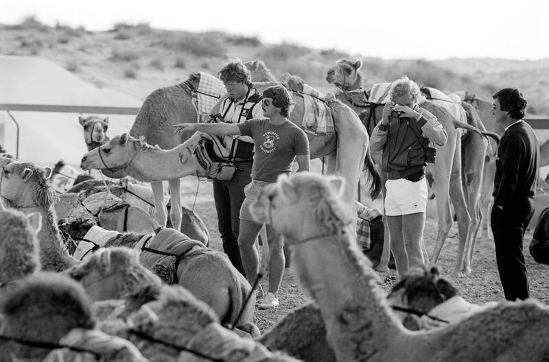 England players Derek Pringle, Allan Lamb, David Gower and Robin Jackman at the camel races during the tour to Sharjah, United Arab Emirates, March 1983. (Photo by Patrick Eagar/Popperfoto/Getty Images) *** Local Caption ***  rv01oc-timeframe-england.jpg