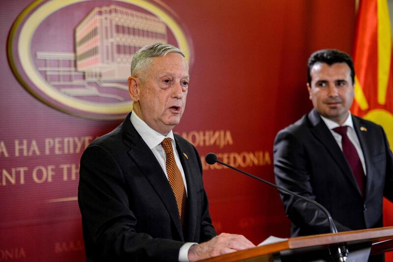 US Defense Secretary James Mattis (L) and Macedonia Prime Minister Zoran Zaev (R) hold a joint press conference following their meeting in Skopje on September 17, 2018. / AFP / Tomislav GEORGIEV
