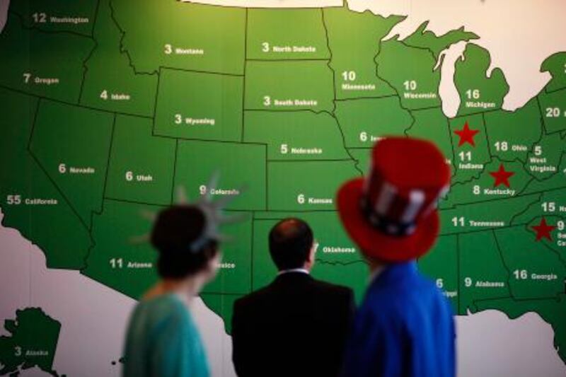 People watch the Electoral College Map during 2012 "U.S. Election Watch" Event hosted by the U.S. Embassy at a hotel in Seoul November 7, 2012.    REUTERS/Kim Hong-Ji (SOUTH KOREA - Tags: POLITICS USA PRESIDENTIAL ELECTION ELECTIONS) *** Local Caption ***  SEO202_KOREA-_1107_11.JPG