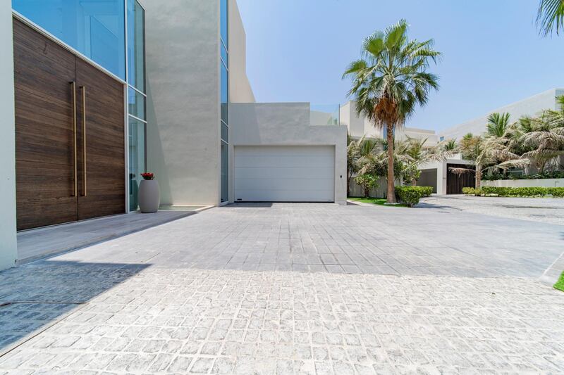 Property of the week, Front M, Palm Jumeirah. 
Credit: Black Brick Property
