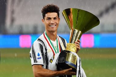 Soccer Football - Serie A - Juventus v AS Roma - Allianz Stadium, Turin, Italy - August 1, 2020 Juventus' Cristiano Ronaldo celebrates with the trophy after winning the Serie A, as play resumes behind closed doors following the outbreak of the coronavirus disease (COVID-19) REUTERS/Massimo Pinca