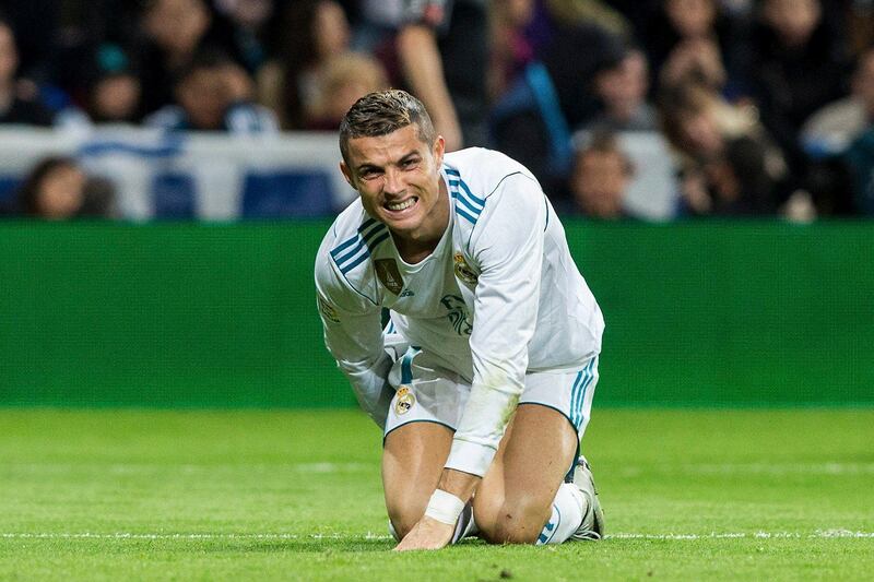 epa06310730 Real Madrid's player Cristiano Ronaldo reacts during the Spanish Liga Primera Division soccer match between Real Madrid and UD Las Palmas in Madrid, Spain, 05 November 2017.  EPA/Rodrigo Jimenez