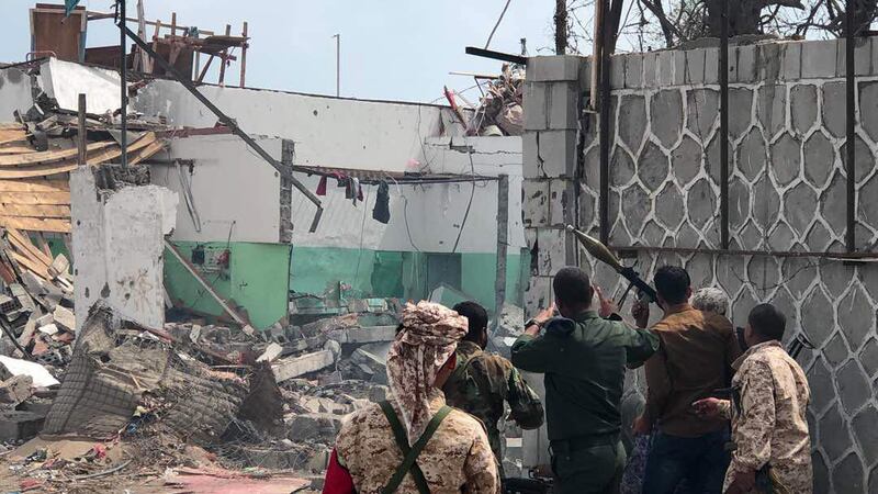 Yemeni men and security forces inspect the site of a suicide bombing in the southern port city of Aden, on November 5, 2017.
Al-Qaeda suspects carried out twin suicide bombings and took hostages, officials said, as they struck at the heart of the Yemeni government after suffering a string of setbacks. The apparently coordinated attacks spell an abrupt end to a period of relative calm that has reigned in Aden, where the government of President Abedrabbo Mansour Hadi has been based since it was driven out of the capital Sanaa by a rival rebel camp in 2014.
 / AFP PHOTO / STRINGER