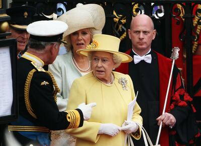 Queen Elizabeth II wears the lover's knot brooch at Prince William's wedding in 2011. Photo: Dan Kitwood / Getty Images