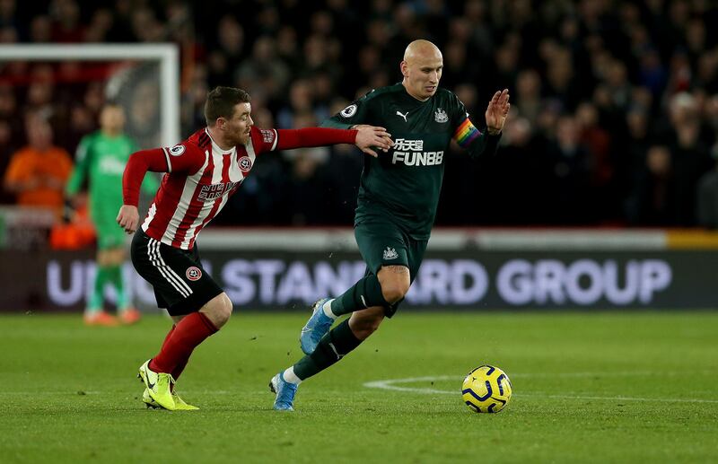 SHEFFIELD, ENGLAND - DECEMBER 05: John Fleck (L) of Sheffield challenges Jonjo Shelvey of Newcastle during the Premier League match between Sheffield United and Newcastle United at Bramall Lane on December 05, 2019 in Sheffield, United Kingdom. (Photo by Nigel Roddis/Getty Images)