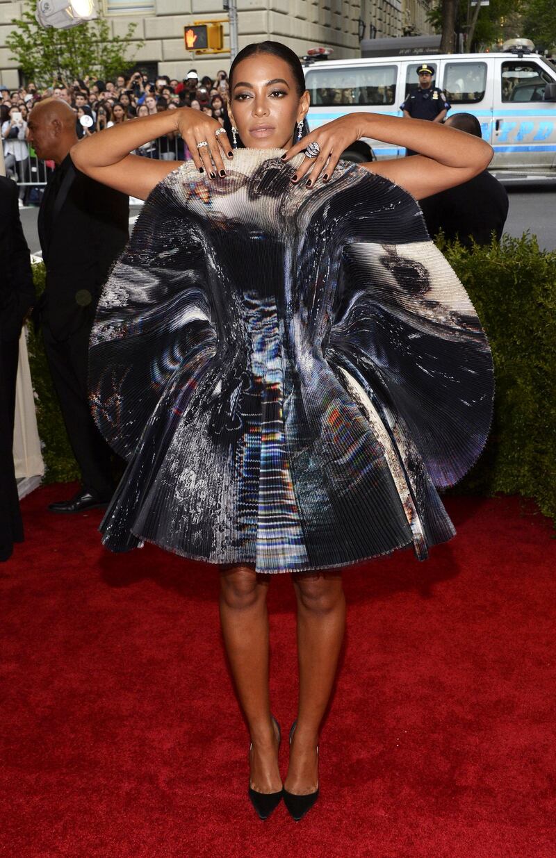 epa04733340 Solange Knowles arrives for the 2015 Anna Wintour Costume Center Gala held at the New York Metropolitan Museum of Art in New York, New York, USA, 04 May 2015. The Costume Institute will present the exhibition 'China: Through the Looking Glass' at The Metropolitan Museum of Art from 07 May to 16 August 2015.  EPA/JUSTIN LANE