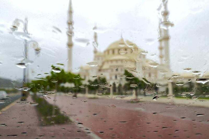 Fujairah, United Arab Emirates - Reporter: N/A: Weather. Rain comes down at the Sheikh Zayed Mosque in Fujairah. Wednesday, April 15th, 2020. Fujairah. Chris Whiteoak / The National