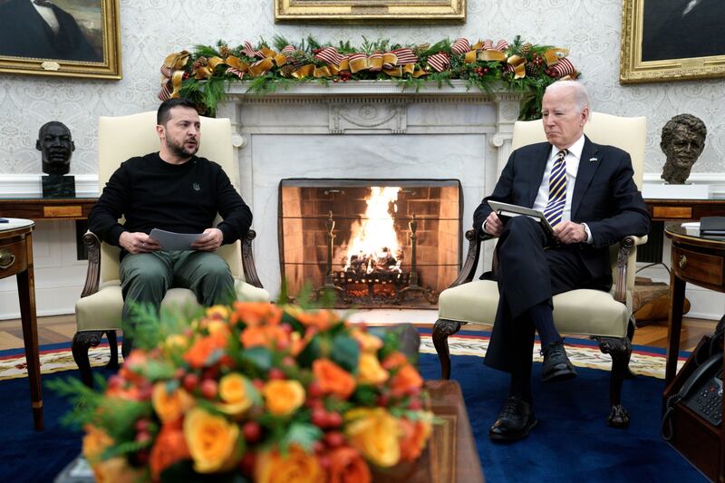 US President Joe Biden, right, and Ukraine's President Volodymyr Zelenskyy meet in the Oval Office of the White House in Washington. Abaca / Bloomberg