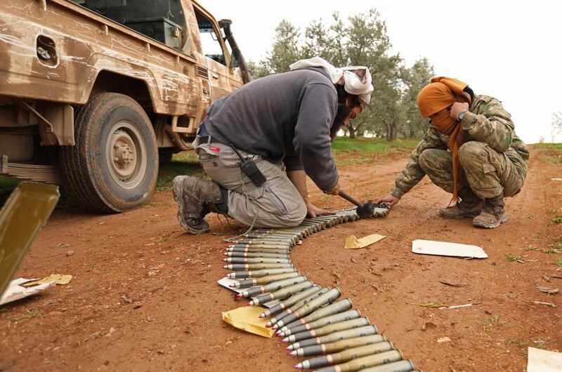 Opposition fighters stock up and prepare ammunition near Al-Tamanah, in Syria's northwestern rebel-held province of Idlib during ongoing fighting against government forces on January 2, 2018.  / AFP PHOTO / OMAR HAJ KADOUR