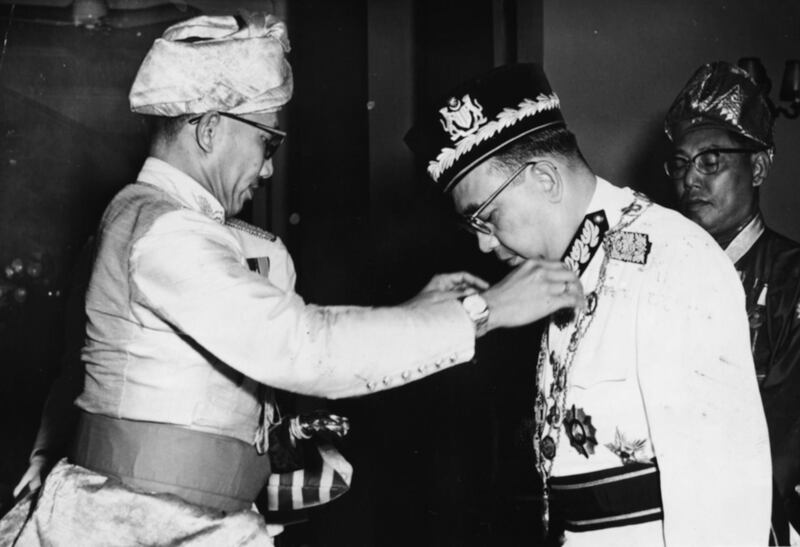 The Sultan of Brunei (left) giving an investiture to Abdul Razak Hussein, Prime Minister of Malaysia, awarding him the Most Honorable Order of the Crown of Brunei at Istana Tetamu in Kuala Lumpur, circa 1975. (Photo by Keystone/Hulton Archive/Getty Images)