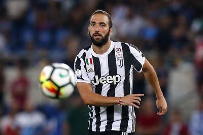 epa06143034 Juventus' Gonzalo Higuain in action during the Italian Supercup (Supercoppa) soccer match between Juventus FC vs SS Lazio at Olimpico stadium in Rome, Italy, 13 August 2017.  EPA/ANGELO CARCONI