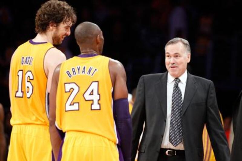 Los Angeles Lakers coach Mike D'Antoni talks with Pau Gasol and Kobe Bryant