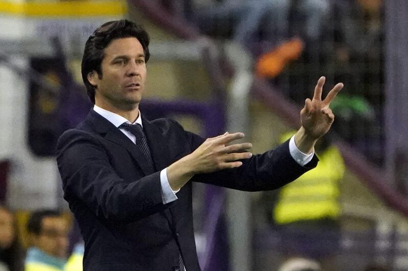Real Madrid's Argentinian coach Santiago Solari gestures during the Spanish league football match between Real Valladolid FC and Real Madrid CF at the Jose Zorrilla stadium in Valladolid on March 10, 2019. / AFP / CESAR MANSO
