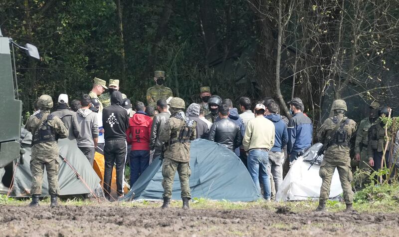 Polish security forces block migrants stuck on the border with Belarus in Usnarz Gorny, Poland, amid a worsening migration crisis on the EU's eastern frontier. AP / Czarek Sokolowski