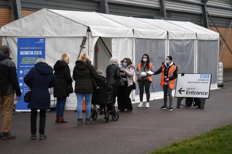 Members of the public wait in a queue to receive a dose of a Covid-19 vaccine at a temporary coronavirus vaccination hub set up at the Colchester Community Stadium in Colchester, Essex, south east England on February 6, 2021.                        Britain's Oxford University said on Friday its researchers behind the joint AstraZeneca Covid-19 vaccine had found it to be effective against the more contagious British virus variant, which first emerged in southeast England in late September, and has since become the most common strain detected in new UK infections, and spread to scores of other countries.
 / AFP / DANIEL LEAL-OLIVAS
