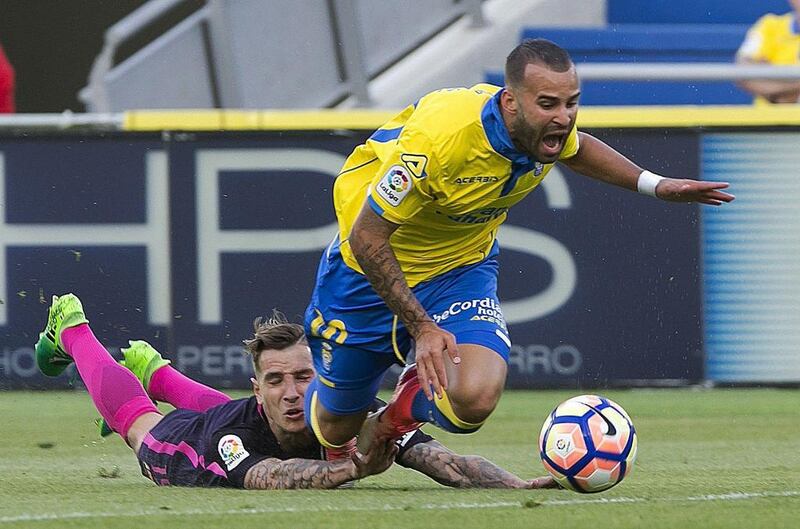 Las Palmas forward Jese Rodriguez, right, vies for the ball with Barcelona’s French defender Lucas Digne. Quique Curbelo / EPA