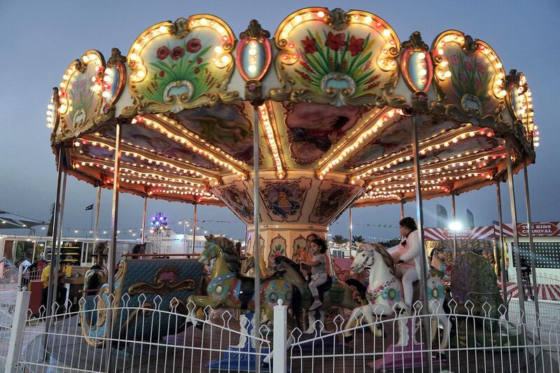     ABU DHABI , UNITED ARAB EMIRATES , APRIL 16   – 2018 :- Kids enjoying joy rides at the Al Bahar at the corniche in Abu Dhabi. ( Pawan Singh / The National ) For Weekender                            