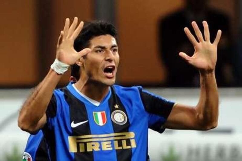 Inter Milan's Argentinian forward Julio Cruz celebrates after scoring against Lecce.