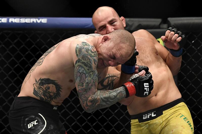 Glover Teixeira (R) of Brazil had an easy night against Anthony Smith in Jacksonville, Florida. Getty