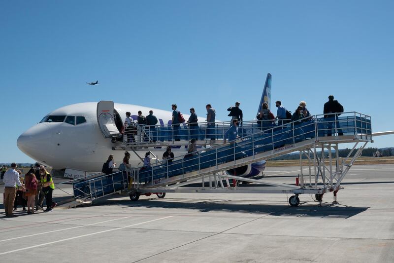 Passengers board  Avelo Airlines' first flight. Bloomberg