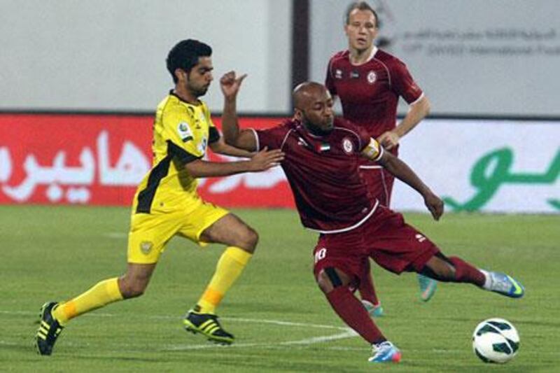 Ismail Matar, right, of Al Wahda fights for control of the ball with Al Wasl's Khalifa Abdulla. The two teams settled on a 1-1 draw at the end.