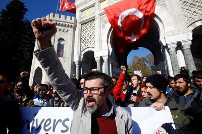 Demonstrators shout slogans during a protest against a purge of thousands of education staff since an attempted coup in July, in front of the main campus of Istanbul University at Beyazit square in Istanbul, Turkey, November 3, 2016. REUTERS/Osman Orsal - S1BEUKRUIXAA