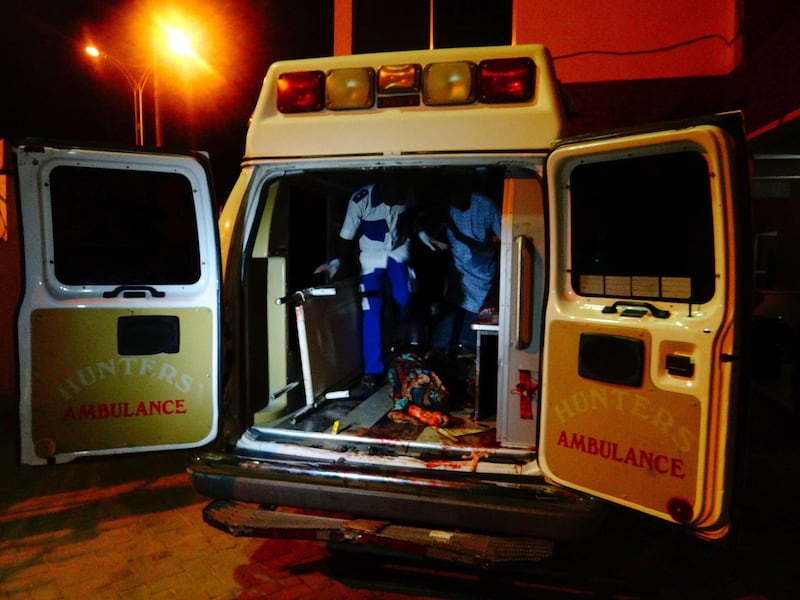 An injured victim of a female suicide bomber arrives in an ambulance for medical attention at a Maiduguri hospital in northeast Nigeria on August 15, 2017.
Boko Haram female suicide bomber detonated her explosives killing 28 people and leaving over 80 others injured at a market in the village of Konduga on the outskirts of Maiduguri in northeast Nigeria. / AFP PHOTO / STRINGER