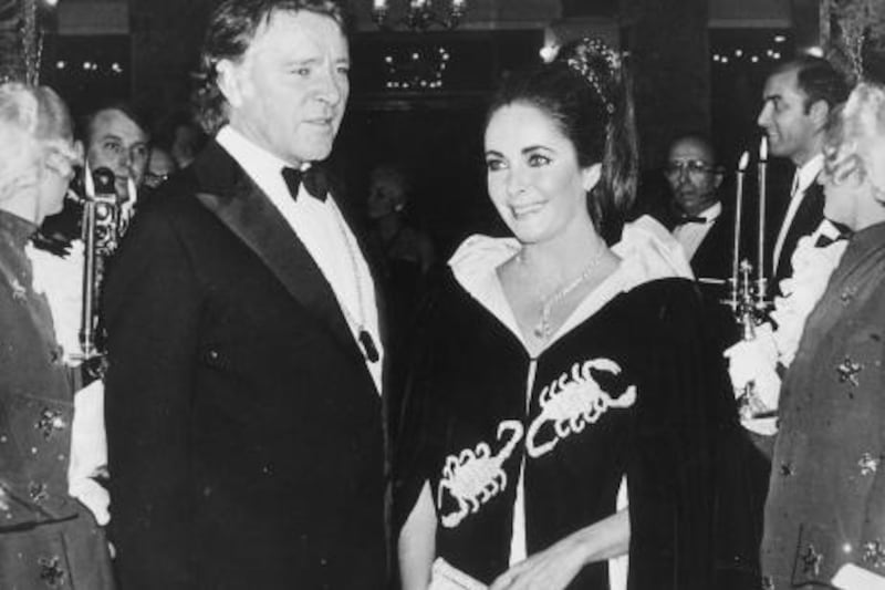 "Scorpion - Ball" in Monaco. Richard Burton and Elizabeth Taylor arriving at Hotel Hermitage for the Scorpion-Ball. Grace of Monaco invited the couple together with numerous other guests for the celebration of her 40. birthday on November 15,1969. Liz Taylor is wearing a diamond of almost 70 carats, which she recently bought at Cartier, New York. (AP Photo/Mae)