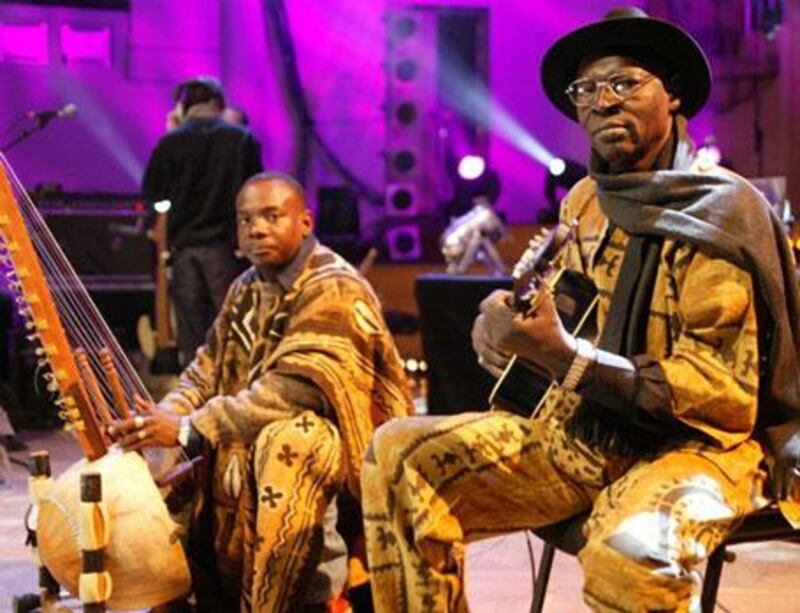 The Malian singer and guitarist Ali Farka Touré, right, and the kora master Toumani Diabaté perform in Brussels in 2005.