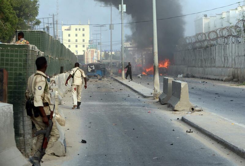 Somali security officers attempt to secure the scene of an explosion in Mogadishu, Somalia November 9, 2018. REUTERS/Feisal Omar