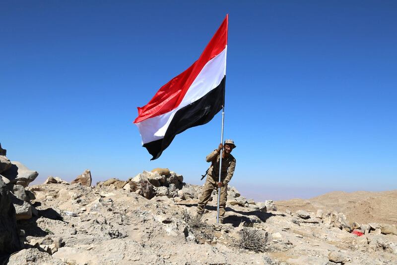 epa06404763 A Yemeni fighter, loyal to the Saudi-backed Yemeni government, holds a Yemeni flag at a position during an offensive against Houthi rebels positions in the Nihem region, east of Sana'a, Yemen, 24 December 2017. According to reports, the Saudi-backed Yemeni forces and tribal fighters have taken strategic regions from Houthi rebels near one of the main entrances to the Yemeni capital Sana'a after more than two and a half years of the conflict in several parts of the war-torn Yemen.  EPA/SOLIMAN ALNOWAB