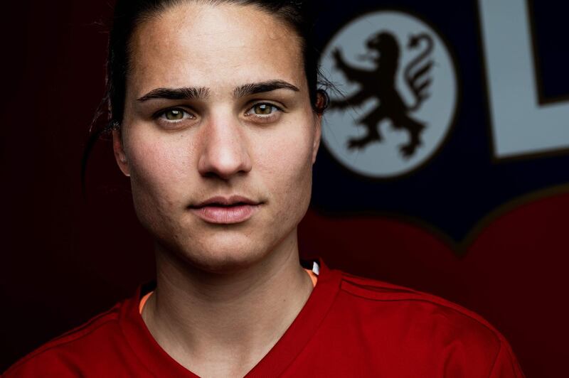 (FILES) In this file photo taken on May 3, 2019, Lyon’s German midfielder Dzsenifer Marozsan poses at the Olympique Lyonais (OL)’s training center in Decines-Charpieu, near Lyon.  / AFP / JEFF PACHOUD
