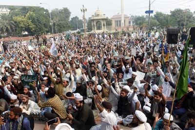 Supporters of Tehreek-e-Labaik Pakistan (TLP), a hardline religious political party chant slogans during a protest against the court decision to overturn the conviction of Christian woman Asia Bibi in Lahore on October 31, 2018. Pakistan's Supreme Court on October 31 overturned the conviction of Asia Bibi, a Christian mother facing execution for blasphemy, in a landmark case which has incited deadly violence and reached as far as the Vatican. / AFP / ARIF ALI
