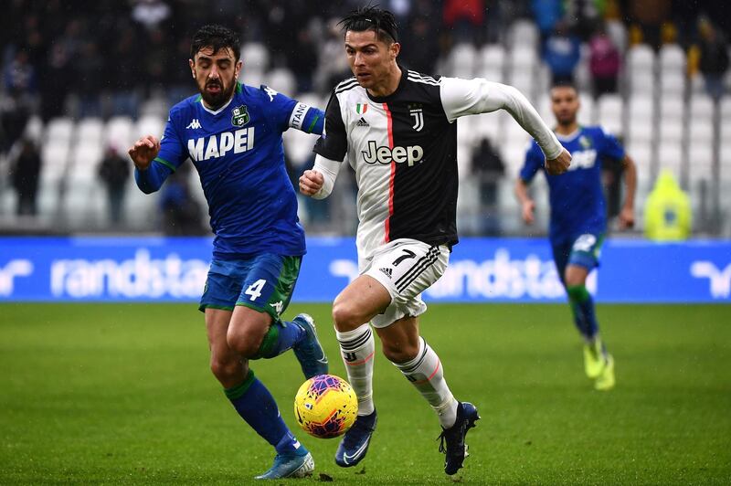 Sassuolo's Italian midfielder Francesco Magnanelli (R) fights for the ball with Juventus' Portuguese forward Cristiano Ronaldo. AFP