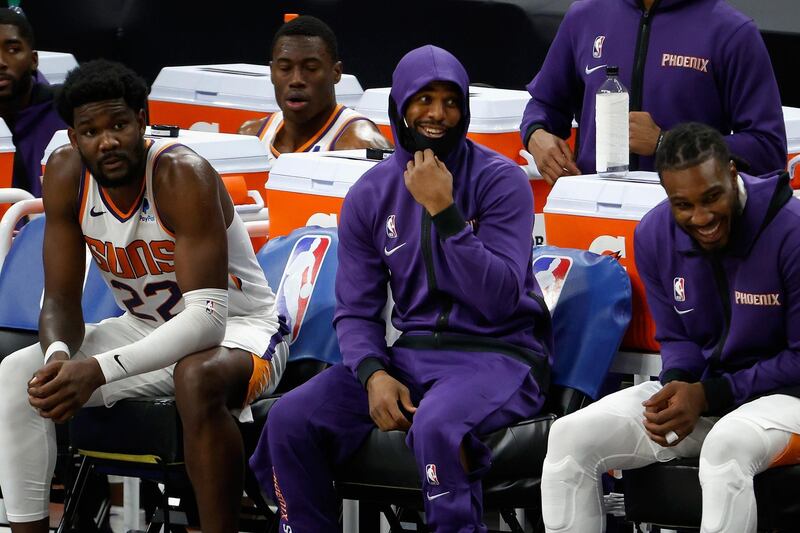 Chris Paul of the Phoenix Suns talks with Deandre Ayton and Jae Crowder on the bench. AFP