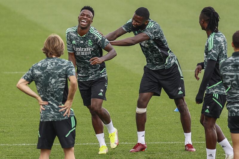 Real Madrid's Brazilian stiker Vinicius Jr.  (2-L) jokes with German defender Antonio Rudiger (2-R), during the training of the team held at Valdebebas Sports City in Madrid, Spain, 13 September 2022 to prepare their next Champions League match against RB Leipzig.  Real Madrid will lay against RB Leipzig on 14 September.   EPA / RODRIGO JIMENEZ