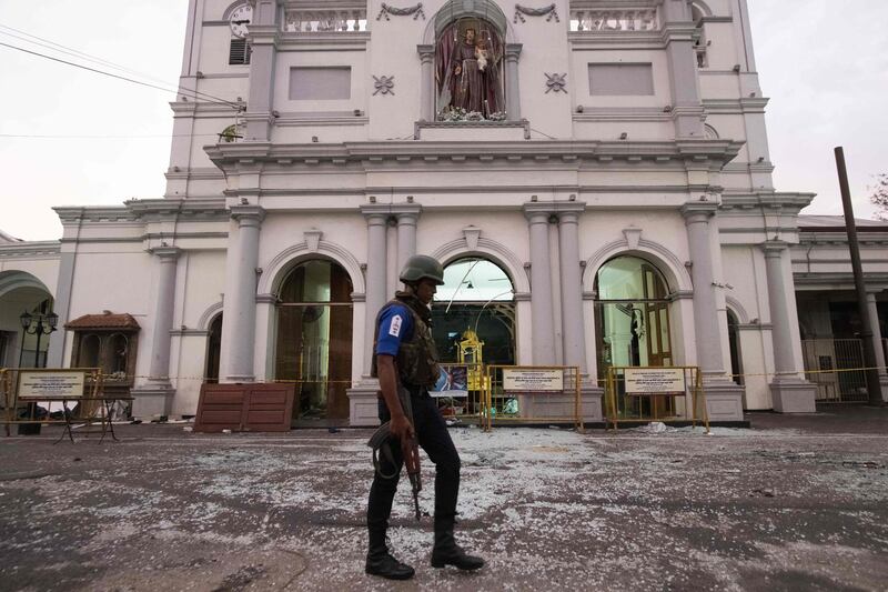 TOPSHOT - A soldier walks in front of St. Anthony's Shrine in Colombo on April 26, 2019, following a series of bomb blasts targeting churches and luxury hotels on Easter Sunday in Sri Lanka. Authorities in Sri Lanka on April 25 lowered the death toll in a spate of Easter bombings by more than 100 to 253, admitting some of the badly mutilated bodies had been erroneously double-counted. / AFP / Jewel SAMAD

