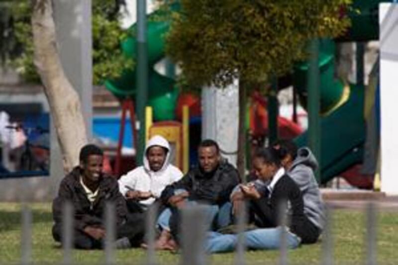 African immigrants wait to see if they will be picked up as illegal workers in Levinsky Park, Tel Aviv, Israel. *** Local Caption ***  RefugeesTelAviv023.jpg