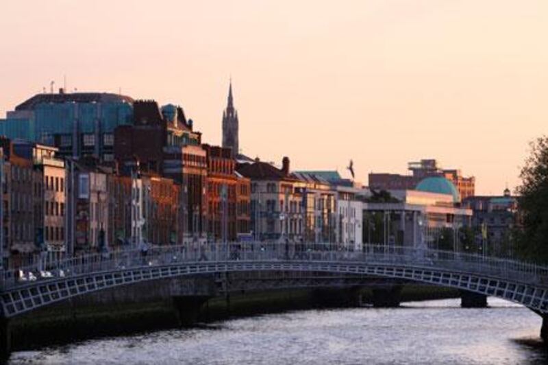 The Liffey runs through the middle of Dublin and can be admired from its pedestrian bridges.