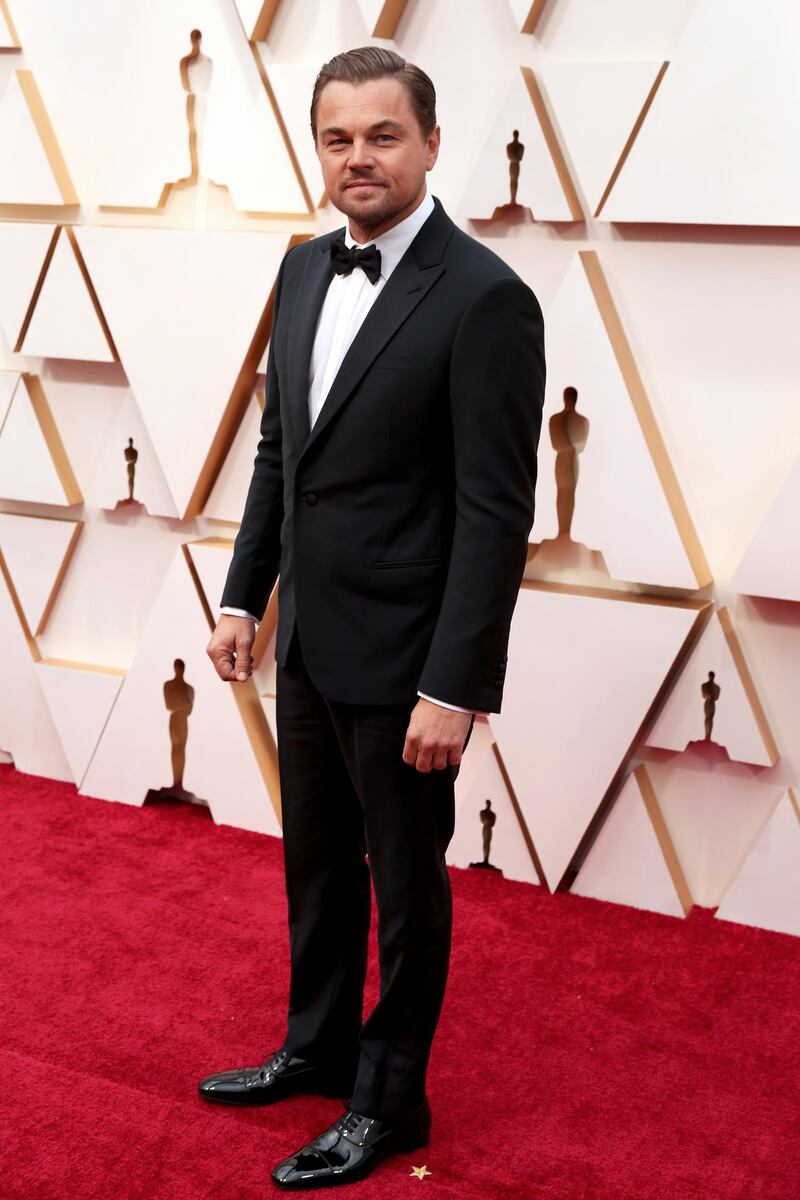 epa08207505 Leonardo DiCaprio arrives for the 92nd annual Academy Awards ceremony at the Dolby Theatre in Hollywood, California, USA, 09 February 2020. The Oscars are presented for outstanding individual or collective efforts in filmmaking in 24 categories.  EPA-EFE/ALEX GALLARDO