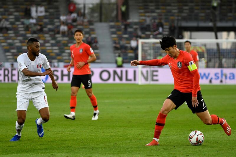 South Korea's forward Heung-min Son (R) is marked by Qatar's midfielder Abdelaziz Hatim during the 2019 AFC Asian Cup quarter-final football match between South Korea and Qatar at Zayed Sports City in Abu Dhabi on January 25, 2019.  / AFP / Khaled DESOUKI
