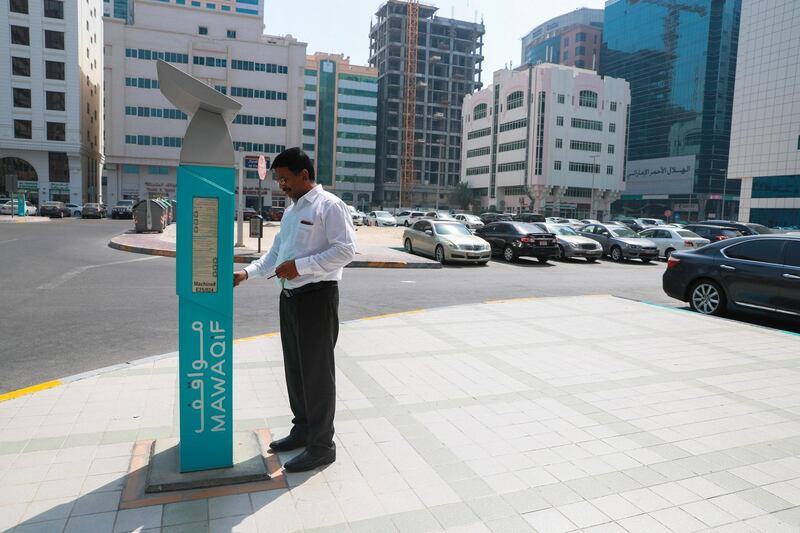 Abu Dhabi, U.A.E., July 4, 2018.   A driver pays for his parking ticket near the Dusit Thani Abu Dhabi area.
 Victor Besa / The National
Section:  NA
For:   stock photos